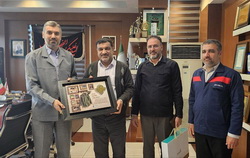 دیدار فرمانده حوزه مقاومت بسیج شهید بقایی با مدیر عامل فولاد اکسین خوزستان