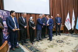 تقدیر از مدیرعامل فولاد هرمزگان در دومین جشنواره ملی جایزه«پروفسور وقار»