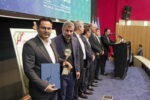 لوح تقدیر شرکت برتر صادراتی نمایشگاه ایران اکسپو ۲۰۲۵ به فولاد خوزستان رسید