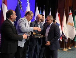 نشان عقاب طلایی مدیریت خلاق به مدیرعامل بانک سینا اعطا شد