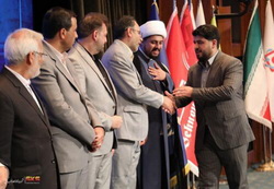 اعطای نشان تعهد محیط زیست به فولاد کاوه جنوب کیش