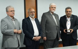 اعطای تندیس بلورین سطح ۱ هشتمین دوره «جایزه بین‌المللی مدیریت دانشی KM4D» به بیمه پاسارگاد
