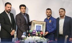 تقدیر از بازیکن تیم فوتسال باشگاه فرهنگی و ورزشی گهرزمین، به عنوان بهترین بازیکن فوتسال آسیا