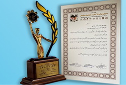 اعطای نشان عالی کیفیت در صنعت اپراتوری به مدیرعامل همراه اول