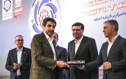 تجلیل از مدیرعامل شرکت معدنی و صنعتی گهرزمین، به عنوان مدیر ارزش‌آفرین صنعت فولاد و معدن کشور