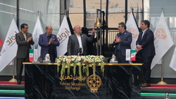 با استقبال بیش از یک و نیم‌میلیون نفری ؛ سهام پتروشیمی اروند، در بورس تهران عرضه شد