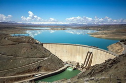 کاهش ۴۰ درصدی تولید انرژی در نیروگاههای برق آبی/ هیچ نیروگاههای برقآبی از مدار خارج نشده است