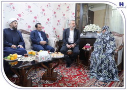 دیدار مدیرعامل بانک صادرات ایران با مادر و خانواده «شهید محمدنبی محمدی»  