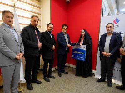 اهدای جایزه مرحله نخست قرعه کشی جشنواره « بیست و دو» بیمه ملت