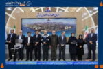 تندیس بلورین دوازدهمین دوره جایزه تعالی صنعت پتروشیمی در دستان مدیرعامل پتروشیمی شهید تندگویان  