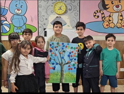 کودکان منطقه ۲ با مواد دور ریختنی «درخت طبیعت» ساختند