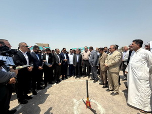 کلنگ‌ زنی «مدرسه روستای شکاره» با حمایت فولاد اکسین خوزستان و حضور استاندار در هفته دولت