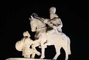 خیابان شاپور در تهران بد بود، مجسمه او خوب است!